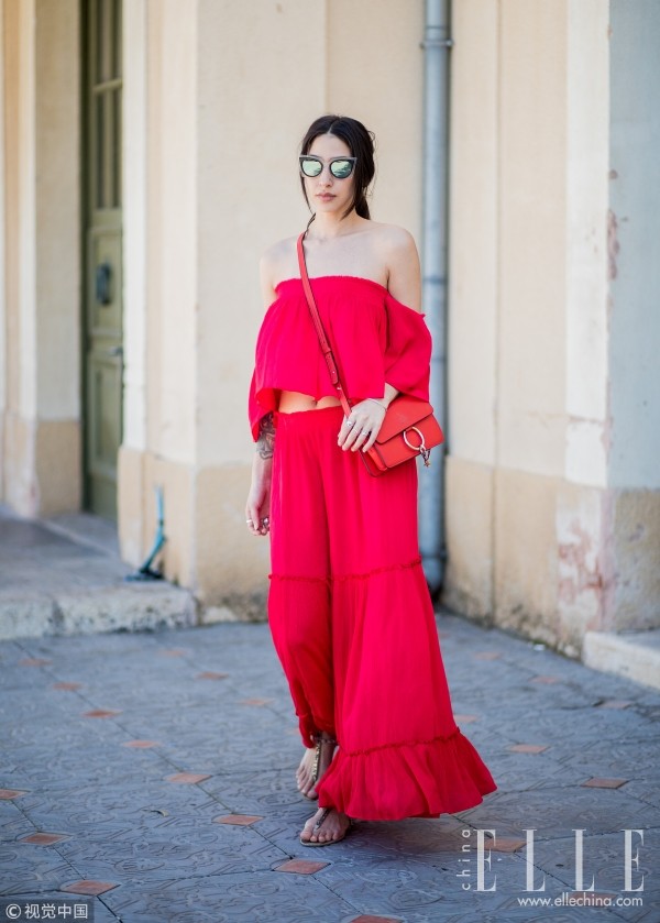 方领、V领、一字领,夏日显瘦领型大Battle