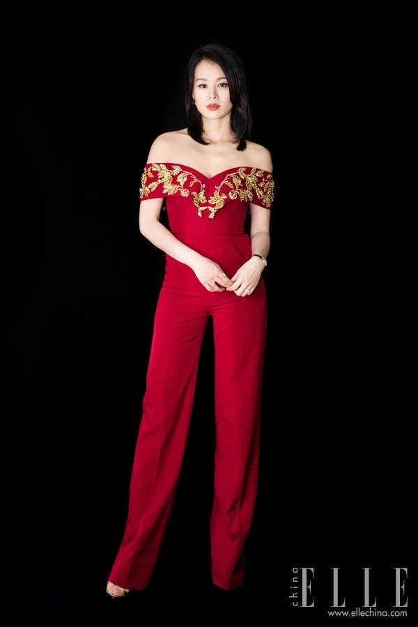 方领、V领、一字领,夏日显瘦领型大Battle