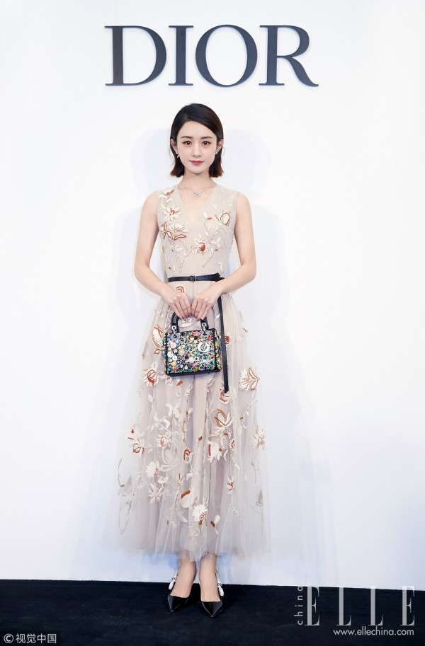 她们穿连衣裙这么瘦原本都是由于这条腰带!